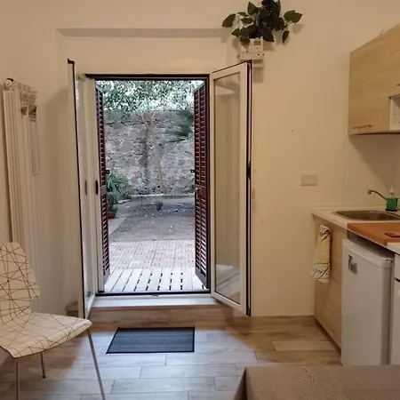 Living Roma